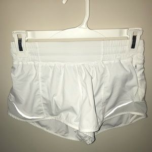 Lululemon Hotty Hot Short II 2.5”